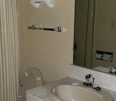 St Ignace Hotel | Thunderbird Motor Inn