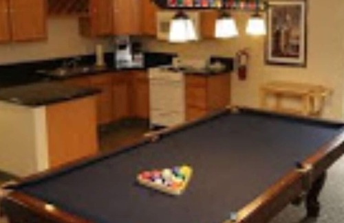 Sparks House | Thunderbird Resort Club Reno- offers every kind of entertainment & casino life