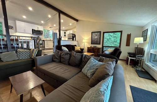 Algonquin Highlands Cottage | Thurman Cottage On Otter Lake, Muskoka/Haliburton Family Adventure