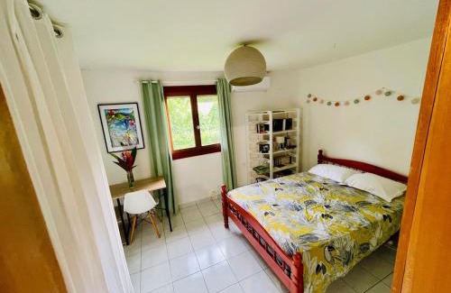 Riviere-Sens Apartment | Ti kaz houelmont studio vue jardin, proche plage de Rivière-Sens