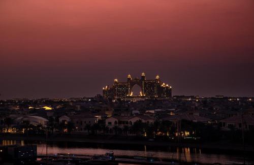 Palm Jumeirah Apartment | Tiara Residences, Palm Jumeirah Dubai - Mint Stay