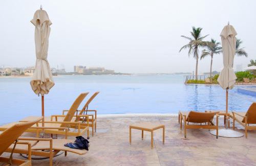 Palm Jumeirah Apartment | Tiara Residences, Palm Jumeirah Dubai - Mint Stay