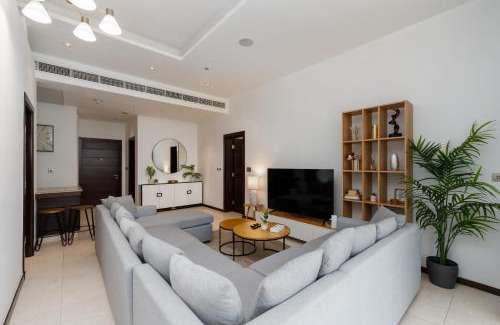 Palm Jumeirah Apartment | Tiara Residences, Palm Jumeirah Dubai - Mint Stay