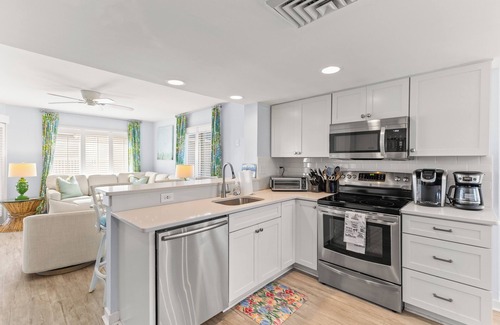 Isle of Palms Villa | Tidewater H301 - Top Floor End Unit! Pool!