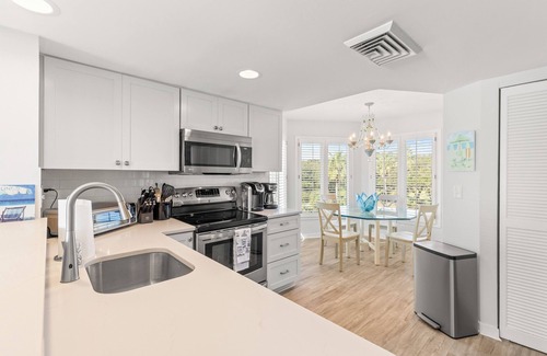 Isle of Palms Villa | Tidewater H301 - Top Floor End Unit! Pool!