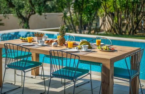 Tsilivi Villa | Tierra Verde, Luxury Retreat with 3 Acres Lush Garden