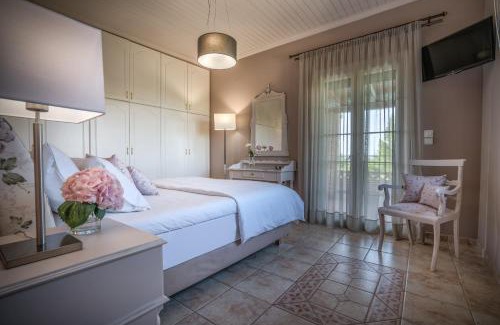 Tsilivi Villa | Tierra Verde, Luxury Retreat with 3 Acres Lush Garden