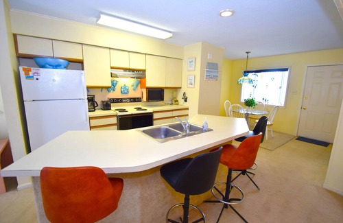Midtown Ocean City Condo | Tiffanie by the Sea 319D-Oceanside 55th St, W/D, AC