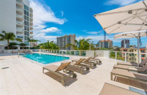 Central Beach House | Tiffany Sage - Rooftop Pool, Gym, & Walk to Beach