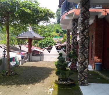 Bukit Lawang House | Tiga dara guest house jungle trekking