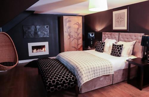 New Town Hotel | Tigerlily