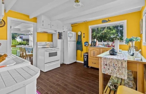 Carbonear House | Tigh-Na-Mara 4BR + Scandinavian HotSoak by the Sea