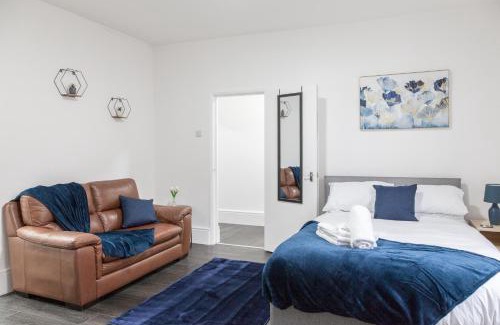 Warrington Apartment | Tigris - Cosy Studio Apartment by Traboule Properties Ltd