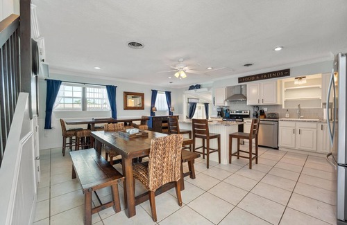 Cocoa Isles House | TIKI BLUE: 5 BedRm Beach House: Heated Pool + Hot Tub + Tiki Bar