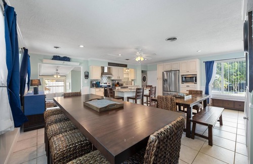 Cocoa Isles House | TIKI BLUE: 5 BedRm Beach House: Heated Pool + Hot Tub + Tiki Bar