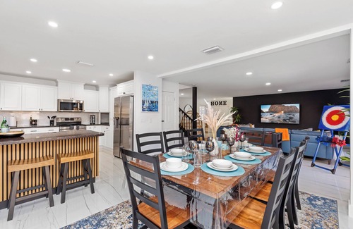 Deerfield Beach House | Tiki Retreat:Salted Pool&Two King Bed Luxe Suites