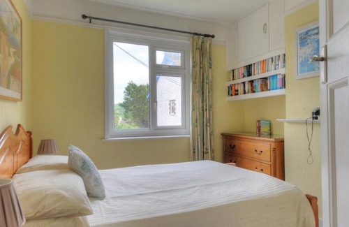 Charmouth House | Tillicum - Four Bedroom House, Sleeps 8