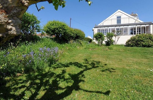 Charmouth House | Tillicum - Four Bedroom House, Sleeps 8