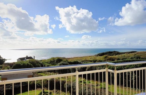 Charmouth House | Tillicum