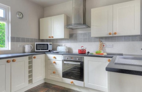Charmouth House | Tillicum