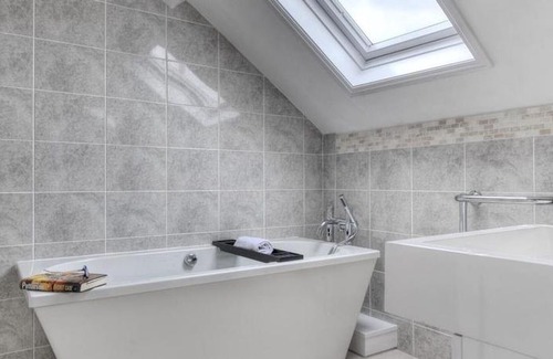 Charmouth House | Tillicum