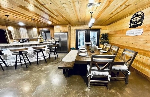 Hochatown Cabin | Timber Hills Lodge - Family-Group Play Set Hot Tub Pool Table Sleeps 21