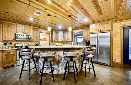 Hochatown Cabin | Timber Hills Lodge - Family-Group Play Set Hot Tub Pool Table Sleeps 21