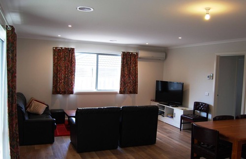 Portarlington House | Time to Relax - Stunning getaway in a prime location.