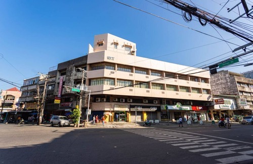 Downtown Tacloban Apartment | Timeless Elegance: Embrace Comfort at Etsu Hotel's Studio