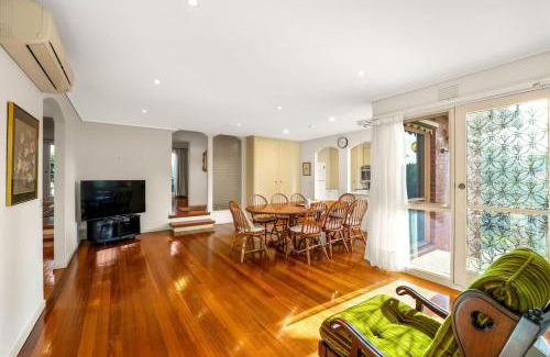 Frankston House | Timeless Frankston Heritage Family Home