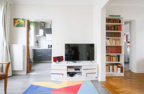 11th Arrondissement Apartment | Timeless Harmony