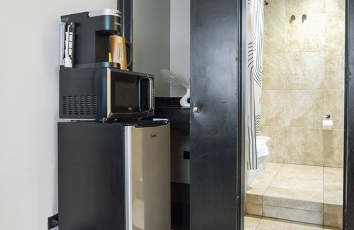 Midtown House | Timeless New York Stay —Walk to Broadway, Times Square & More 1-bedroom building