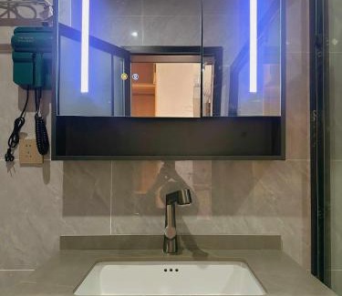 Freetown Hotel | Times Mansion Hotel Queen Room