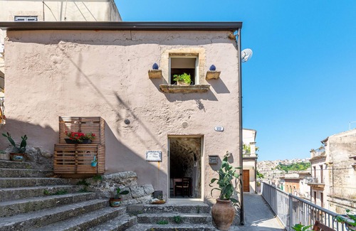 Ragusa House | Timpa 22, A Cool Holiday Home, Center Ragusa IBLA