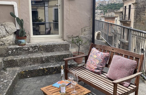 Ragusa House | Timpa 22, A Cool Holiday Home, Center Ragusa IBLA