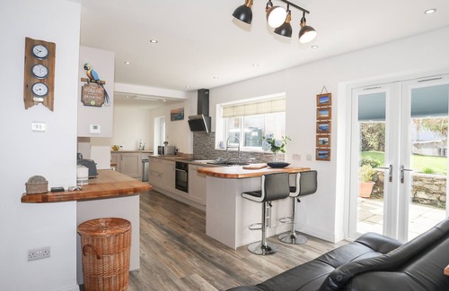 Benllech House | TINKERS PATCH, pet friendly, country holiday cottage in Benllech