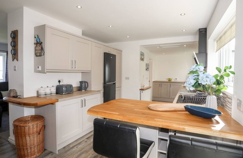 Benllech House | TINKERS PATCH, pet friendly, country holiday cottage in Benllech