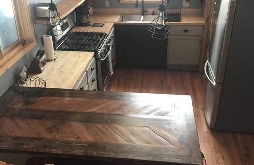 Longville Cabin | Tiny Cabin On Private 5 Acre Wooded Lot w/in 1.5 miles of WOMAN LAKE