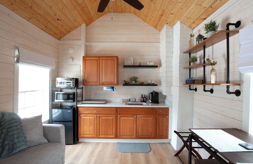 Blue Ridge Cottage | Tiny Cottage in a 1700s Historic Quaker Farm in Virginia Wine Country-Farm Stay