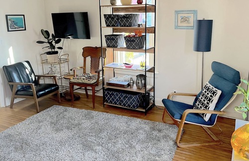 Evanston Cottage | Tiny Cottage in West Village Arts District