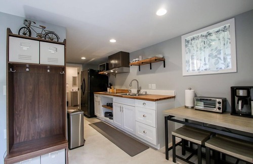 Midtown Cottage | Tiny Cottage, Live with Pets in Central Savannah