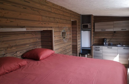 Saint-Leonard-des-Bois Bed & Breakfast | Tiny House Heart of Grinding Wheel