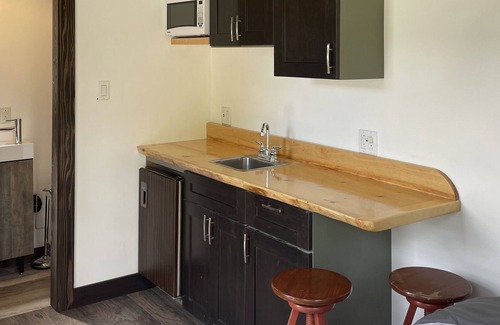 Nelson Cabin | Tiny Home 5min to Nelson and mountain activities :)