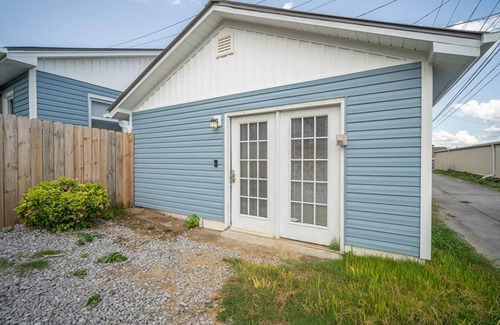 Lenoir City House | Tiny Home Downtown Lenoir City Minutes From The Lake