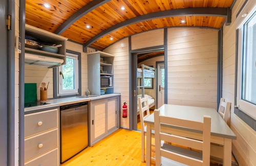 Saint-Andiol House | Tiny Home 'Morgane' with Shared Garden, Wi-Fi, and Air Conditioning