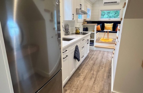Bobcaygeon Cabin | Tiny Home on 52 Acre Property