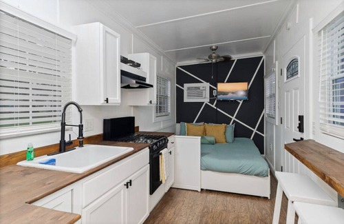 Kissimmee Apartment | Tiny Home on Wheels! Firepit + Close to Disney!