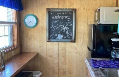Leasburg House | Tiny House #9 – One bedroom cabin near wineries, caves, hiking & floating!