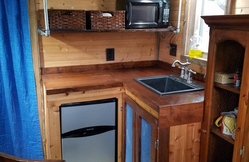 Spicewood House | Tiny House (Tall Cotton)in a rural setting 34 miles from Austin!