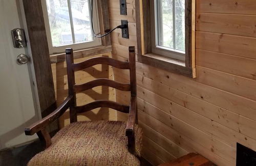 Spicewood House | Tiny House (Tall Cotton)in a rural setting 34 miles from Austin!